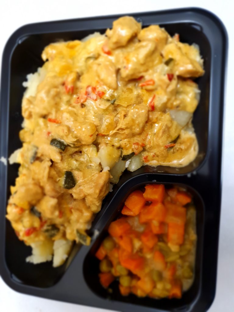 Pierś z kurczaka w sosie śmietanowym z curry﻿