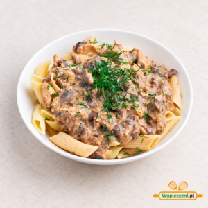 Penne z kurczakiem w sosie mascarpone z pieczarką