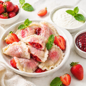 Pierogi z truskawkami i śmietaną 6 szt