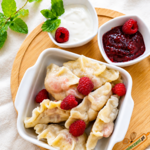 Pierogi z truskawkami i śmietaną 6 szt