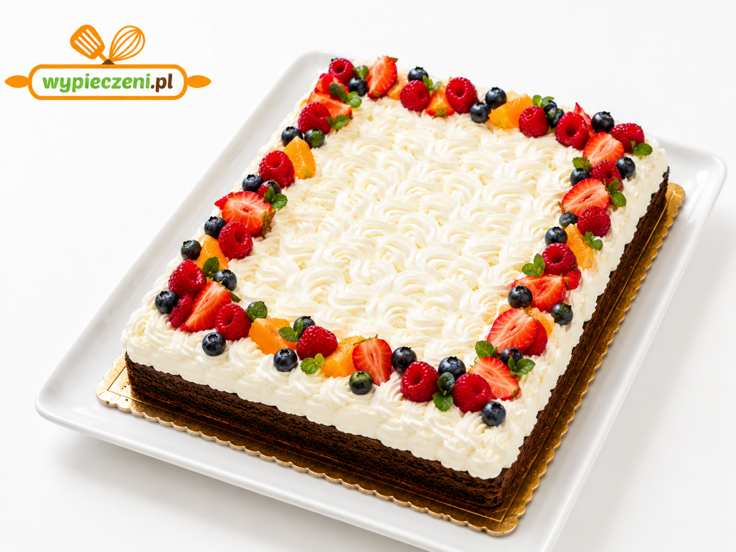 Brownie z bitą śmietaną i owocami 33cm x 23cm