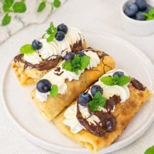 Naleśniki z nutellą, bananem i bitą śmietaną 3 szt.