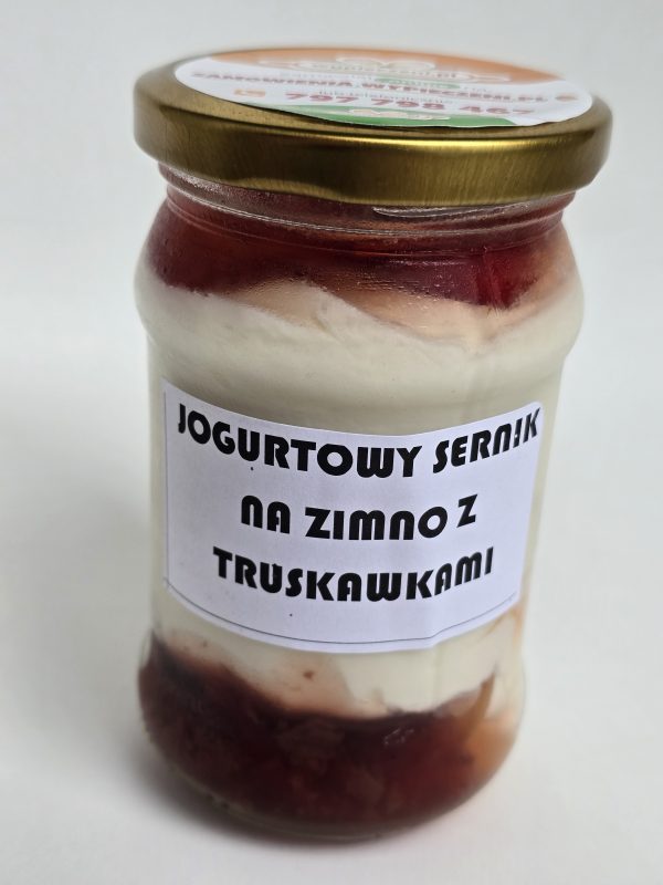 Jogurtowy sernik na zimno z truskawkami