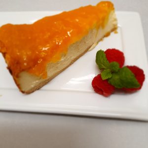 Kremowy sernik na mascarpone z konfiturą owocową