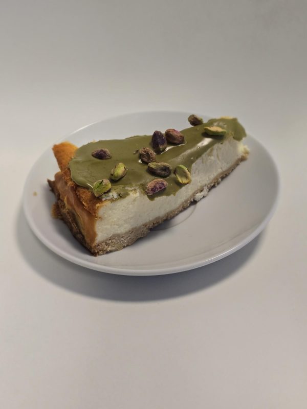 Kremowy sernik na mascarpone z pistacjami