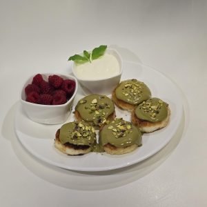 Syrniczki z pistacją i malinami 5 szt.