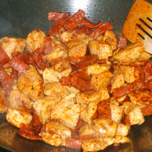 Kurczak z chorizo — zdjęcie poglądowe