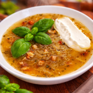 Kapuśniak zabielany z boczkiem i kiełbasą