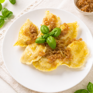 Pierogi chłopskie z cebulką gotowane 6 szt