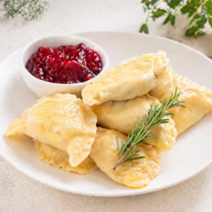 Pierogi ze szpinakiem, serem feta i dipem ziołowym gotowane 6 szt